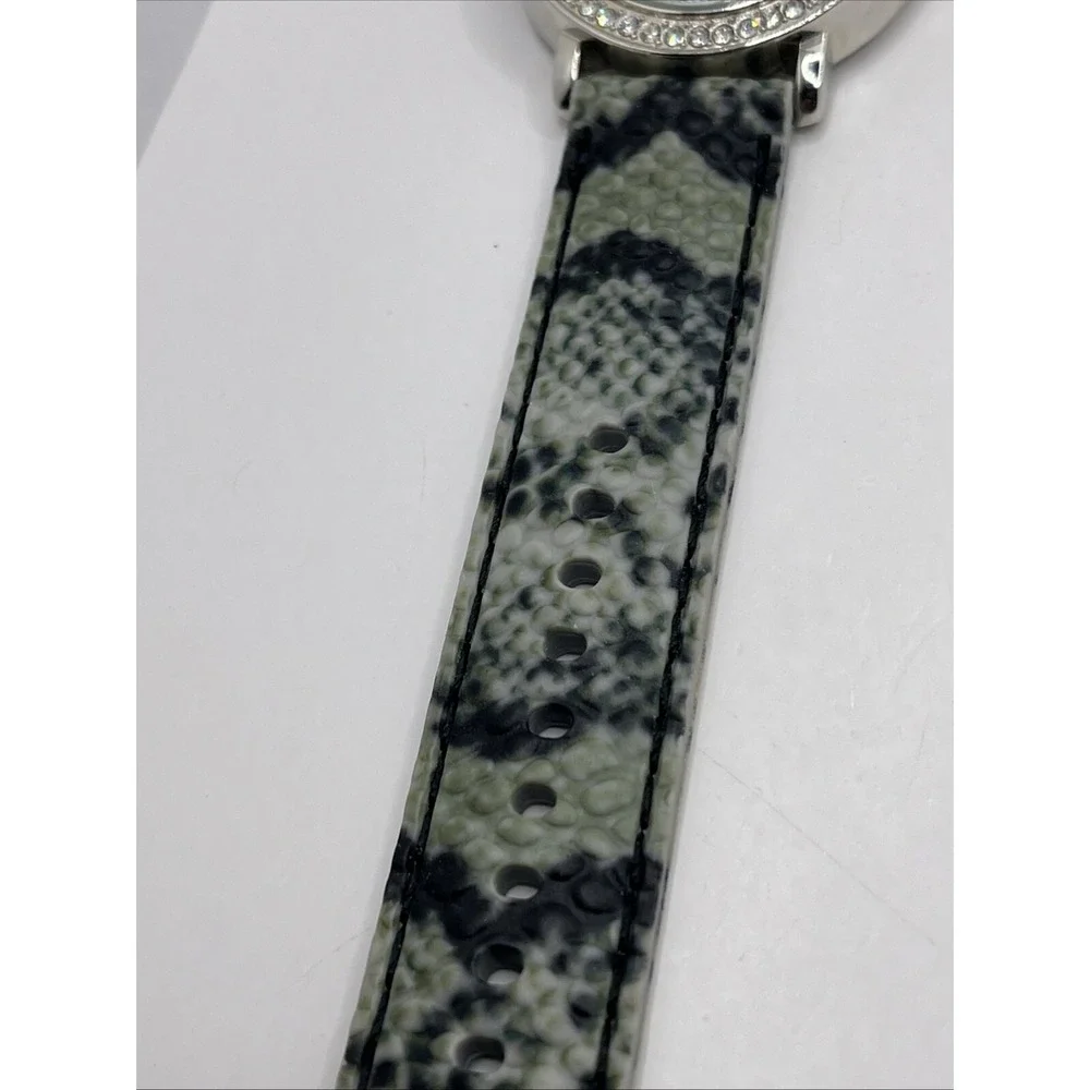 Women's Quartz Watch 40mm Case Crystal Bezel Silicone Band- New Battery‎